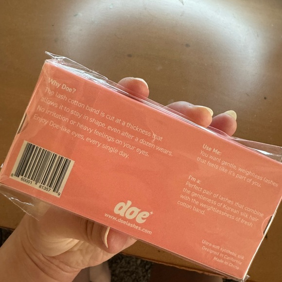 doe lashes BRAND NEW 2 pairs - Picture 3 of 5